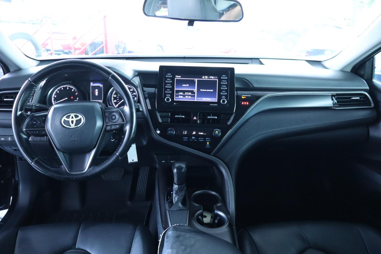 Toyota Camry SE Auto (Natl) 2021