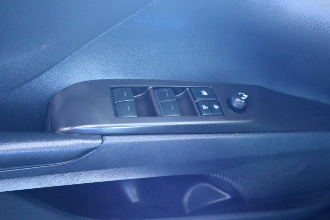 Toyota Camry SE Auto (Natl) 2021