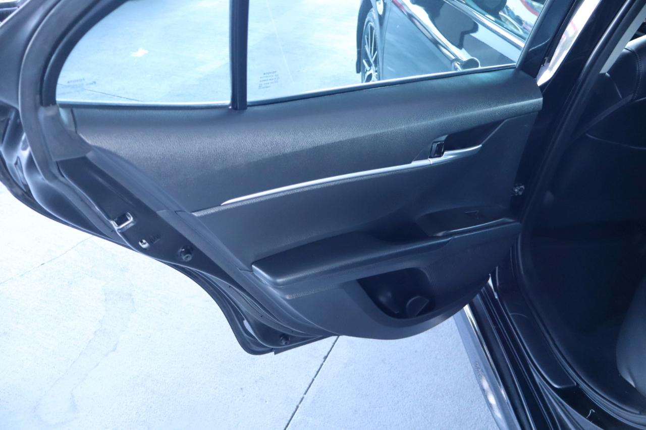 Toyota Camry SE Auto (Natl) 2021