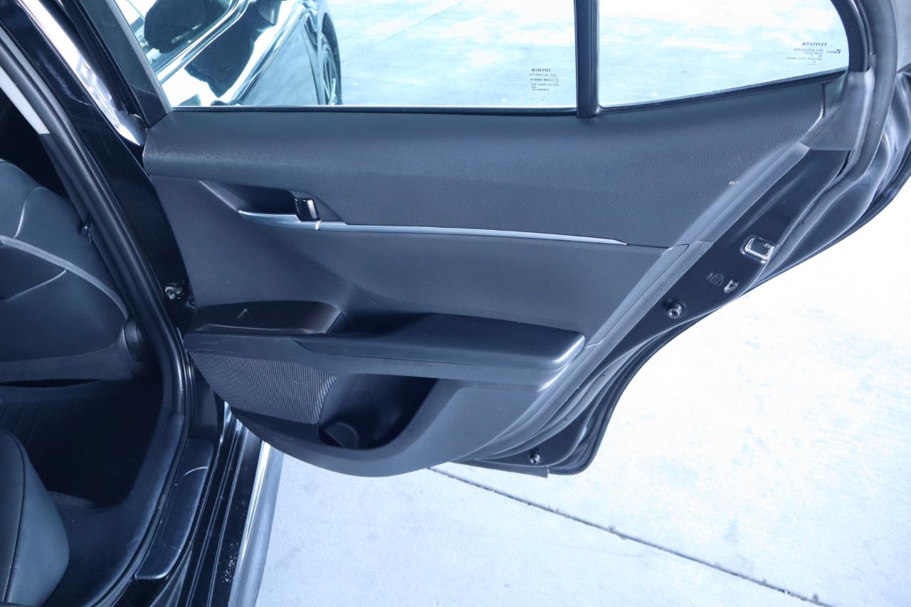 Toyota Camry SE Auto (Natl) 2021