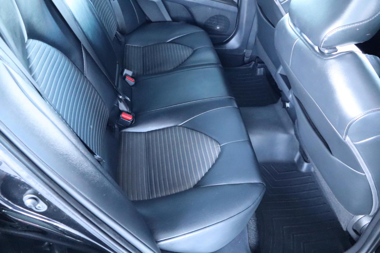 Toyota Camry SE Auto (Natl) 2021