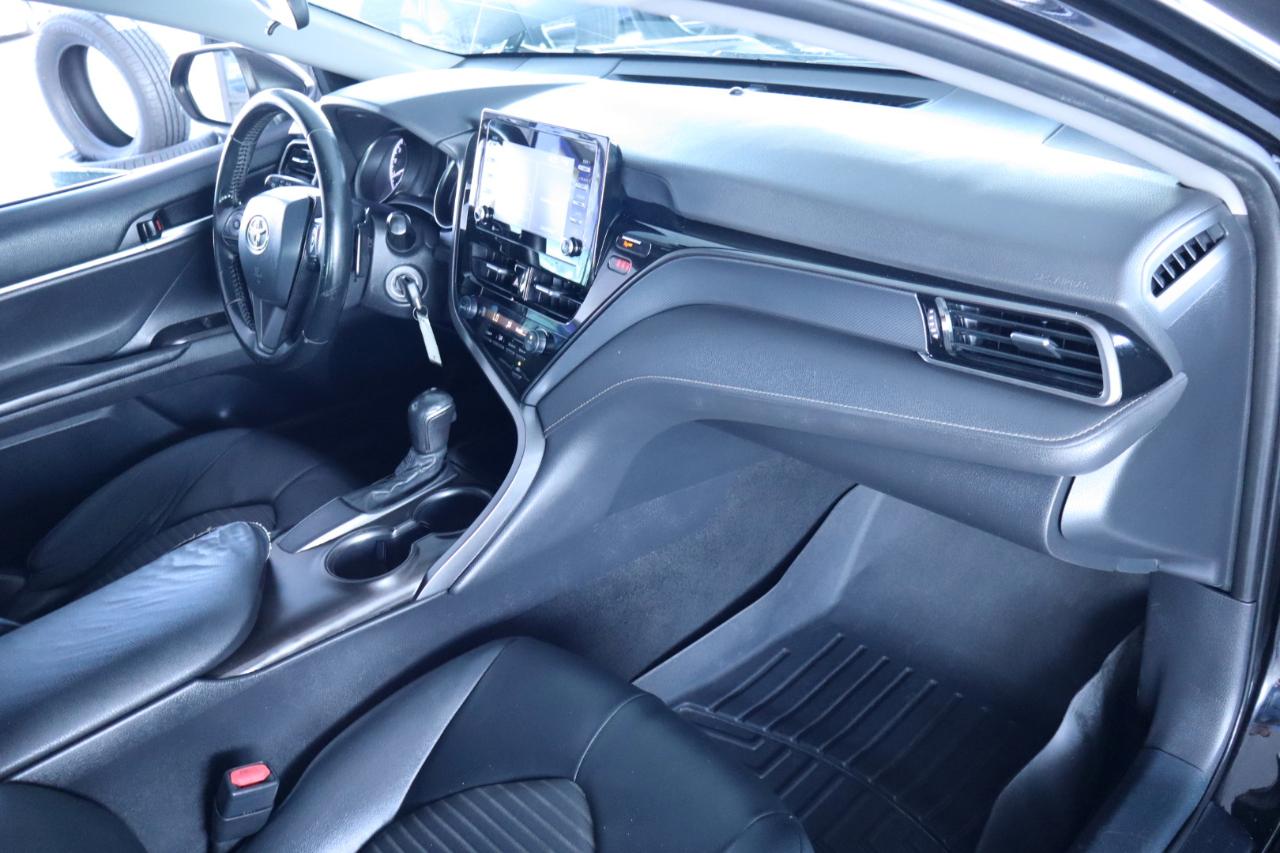 Toyota Camry SE Auto (Natl) 2021