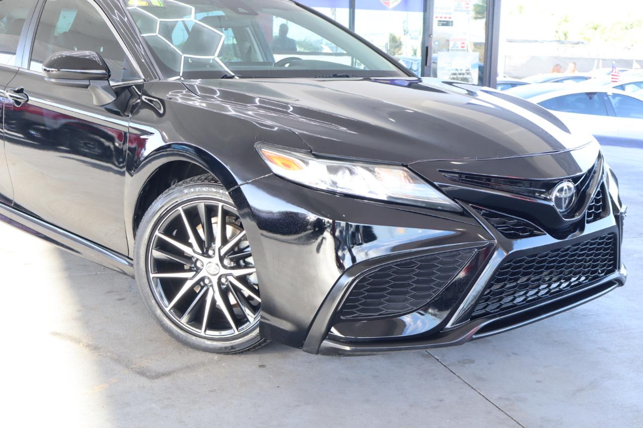 Toyota Camry SE Auto (Natl) 2021