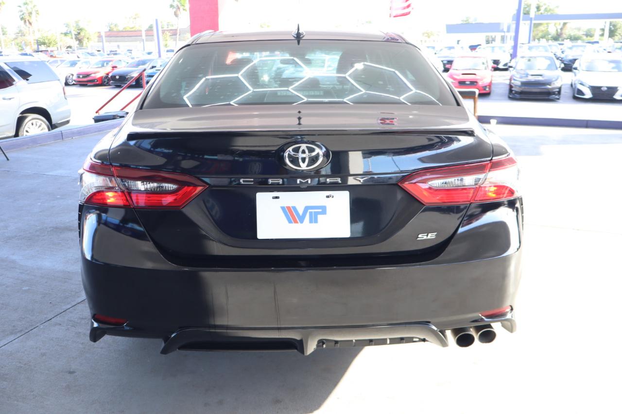 Toyota Camry SE Auto (Natl) 2021