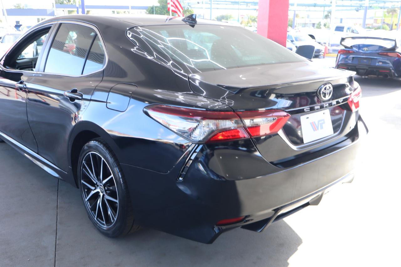 Toyota Camry SE Auto (Natl) 2021