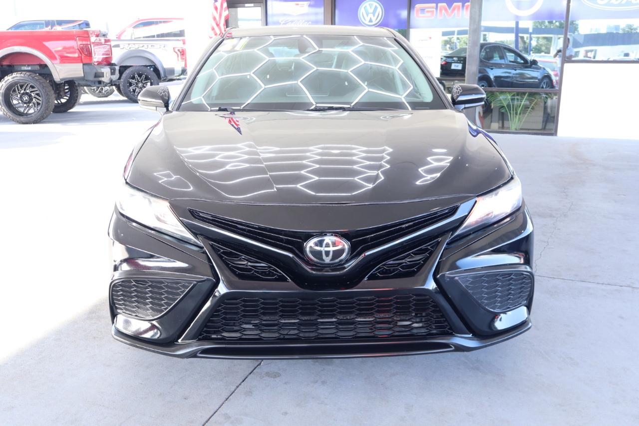 Toyota Camry SE Auto (Natl) 2021