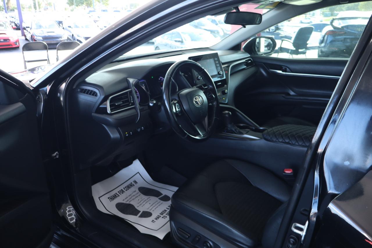 Toyota Camry SE Auto (Natl) 2021