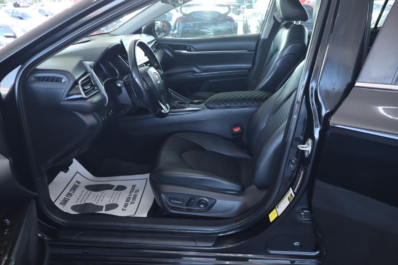 Toyota Camry SE Auto (Natl) 2021