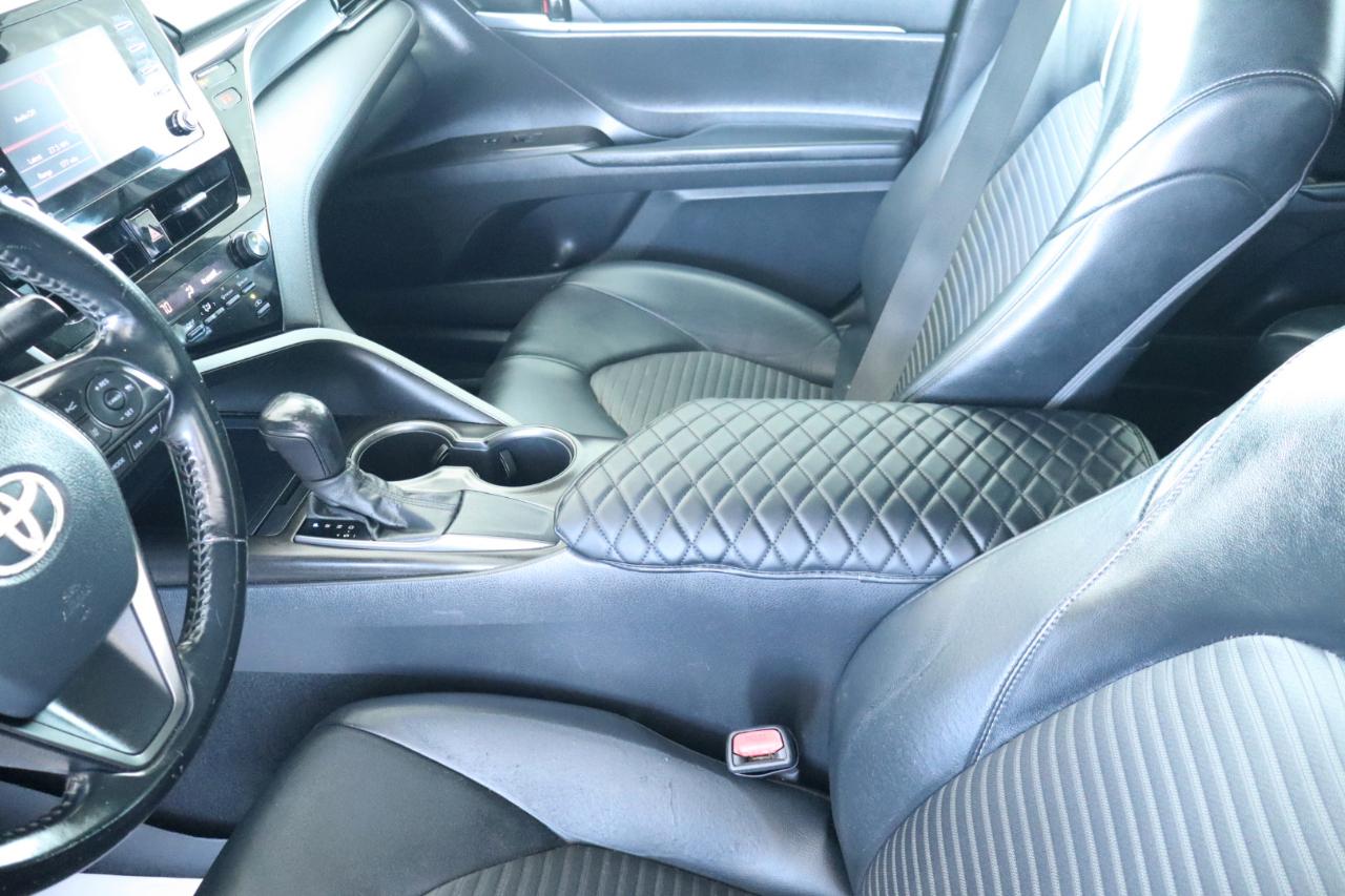 Toyota Camry SE Auto (Natl) 2021