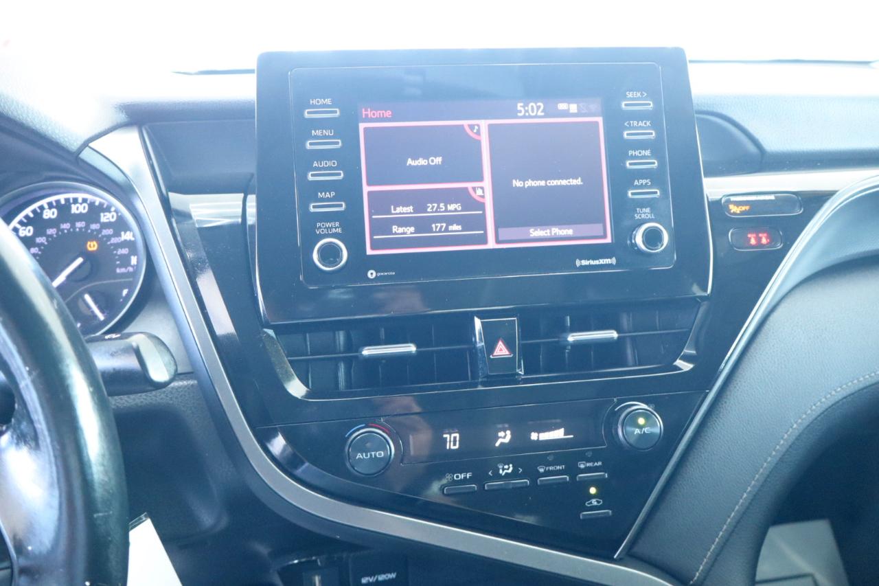 Toyota Camry SE Auto (Natl) 2021