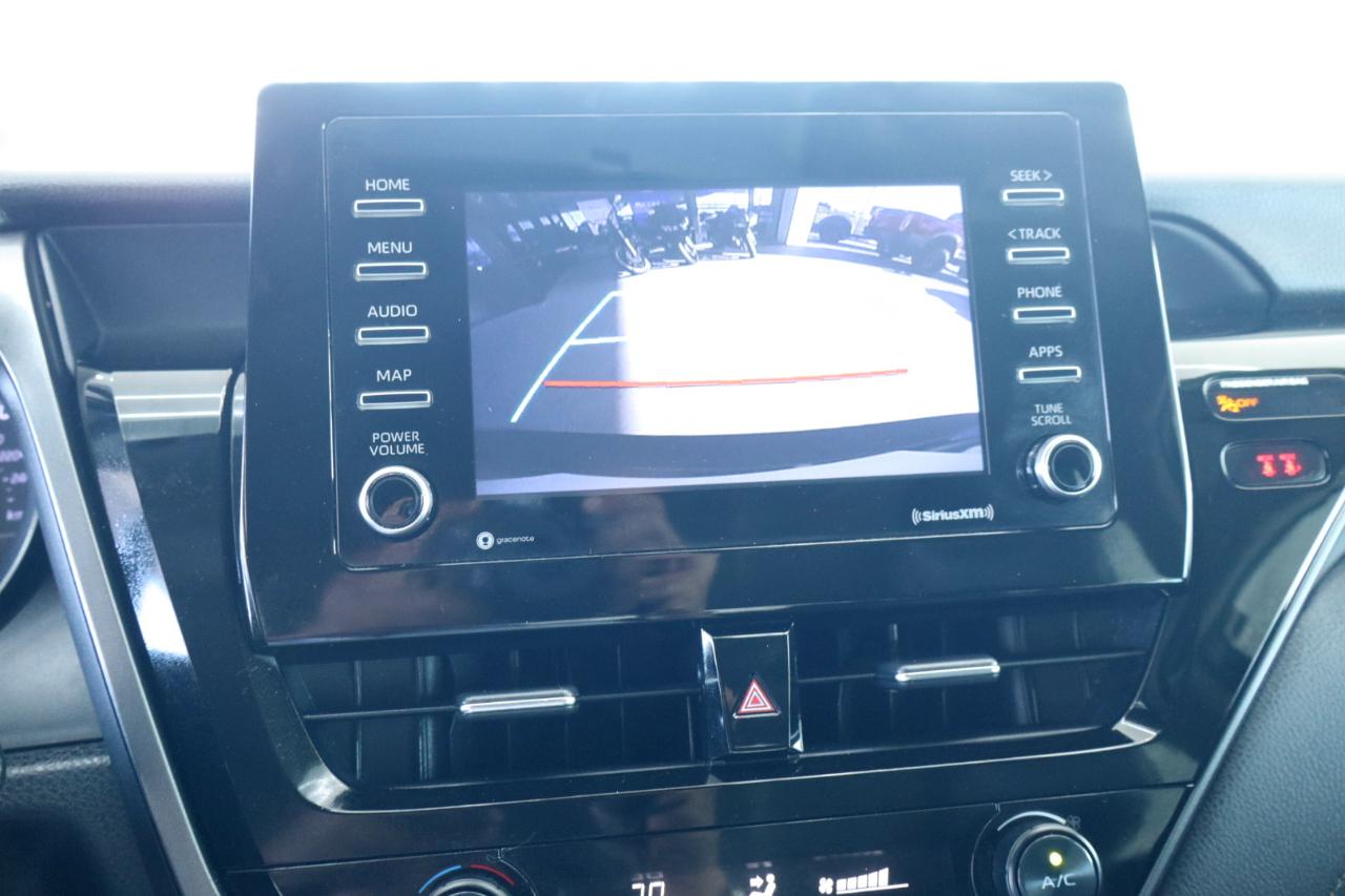 Toyota Camry SE Auto (Natl) 2021