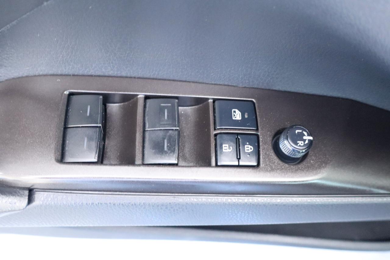 Toyota Camry SE Auto (Natl) 2021