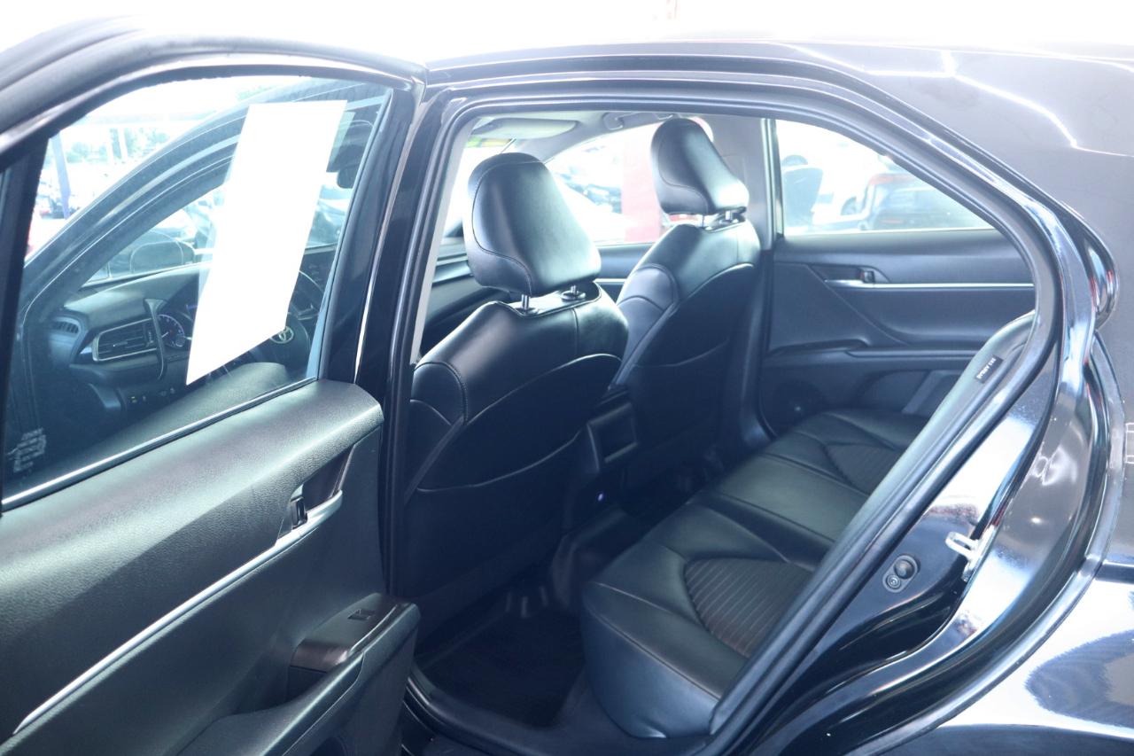 Toyota Camry SE Auto (Natl) 2021