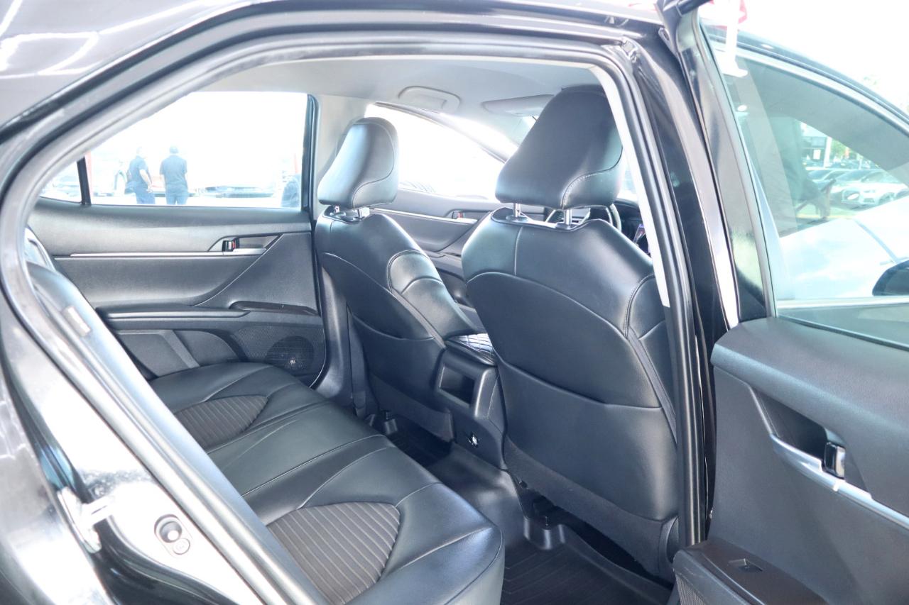 Toyota Camry SE Auto (Natl) 2021