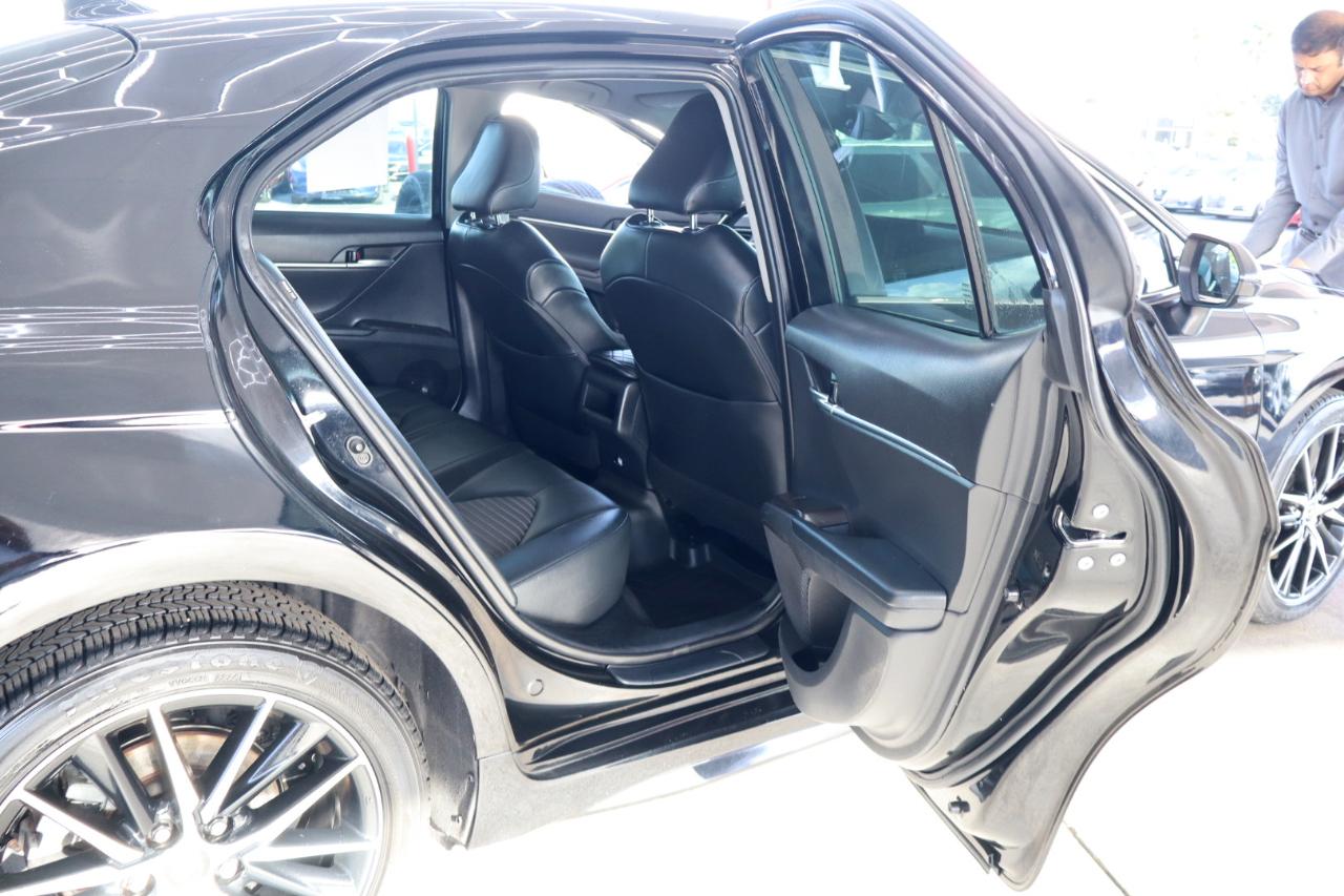 Toyota Camry SE Auto (Natl) 2021