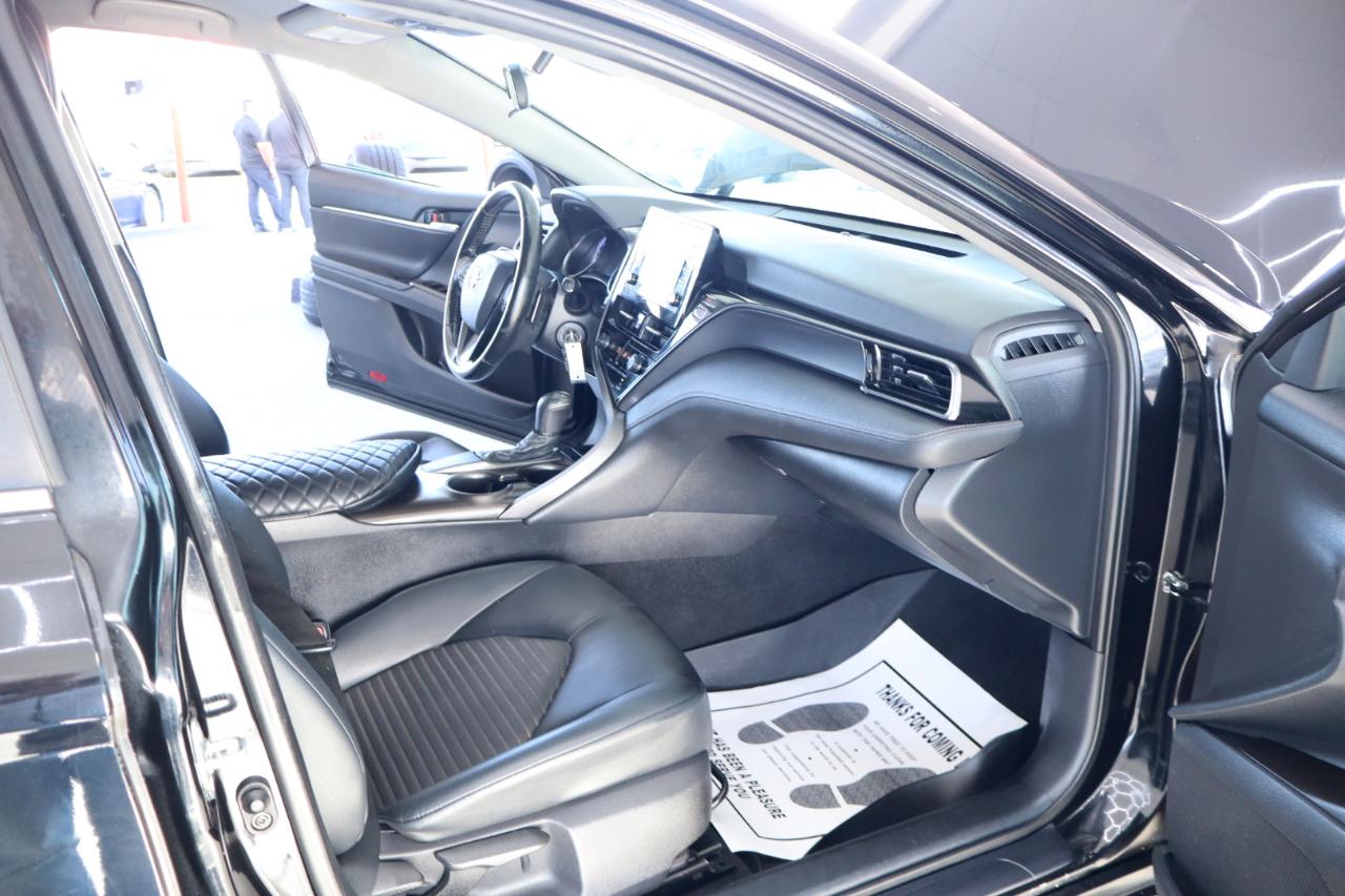 Toyota Camry SE Auto (Natl) 2021