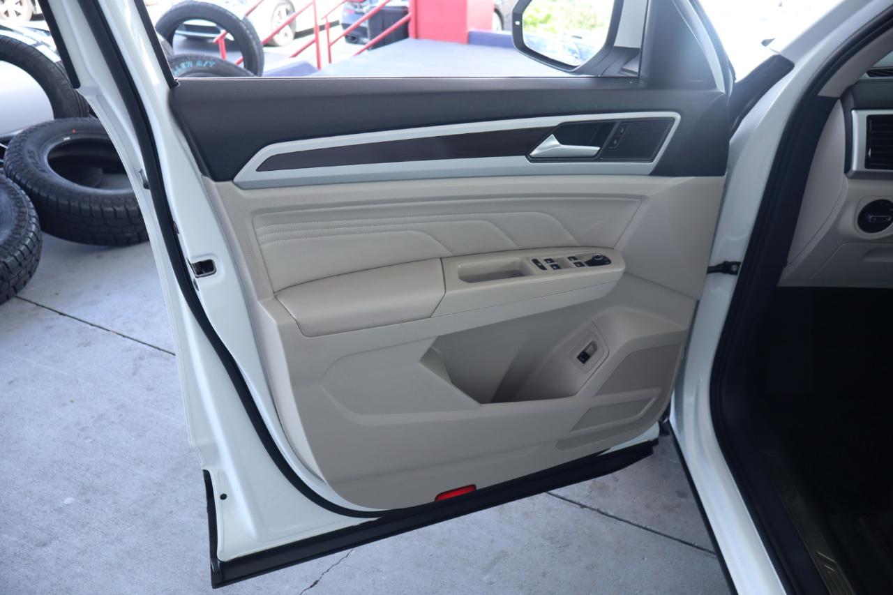 Volkswagen Atlas 3.6L V6 SE w/Technology 4MOTION 2022