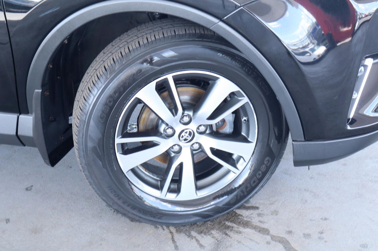 Toyota RAV4 XLE AWD (Natl) 2017