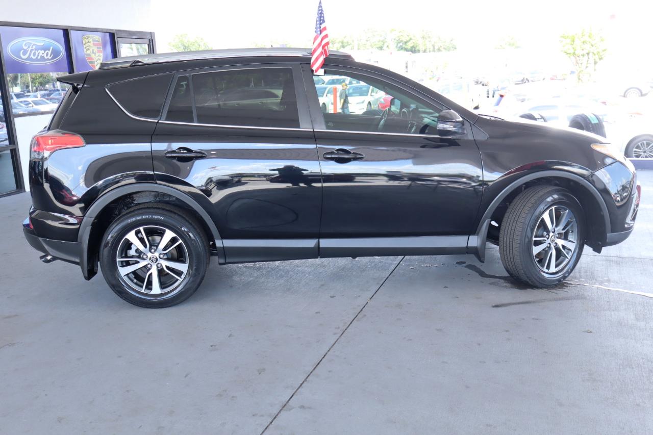 Toyota RAV4 XLE AWD (Natl) 2017