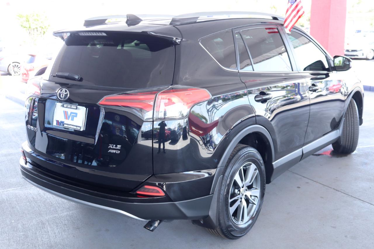 Toyota RAV4 XLE AWD (Natl) 2017