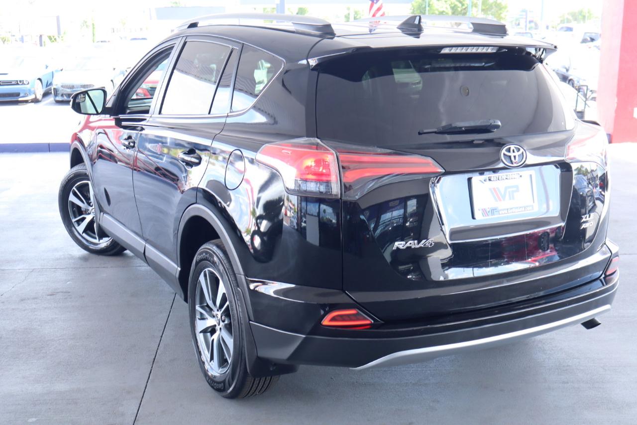 Toyota RAV4 XLE AWD (Natl) 2017