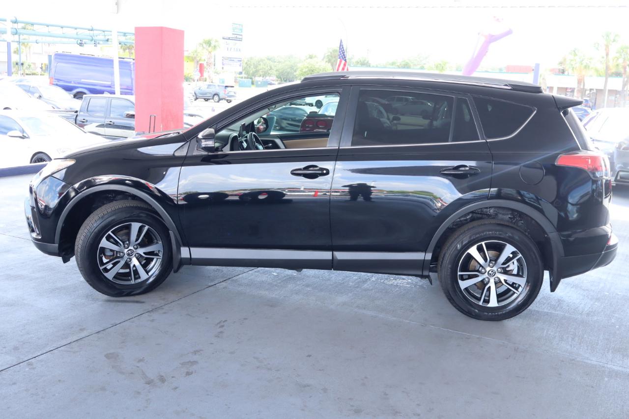 Toyota RAV4 XLE AWD (Natl) 2017