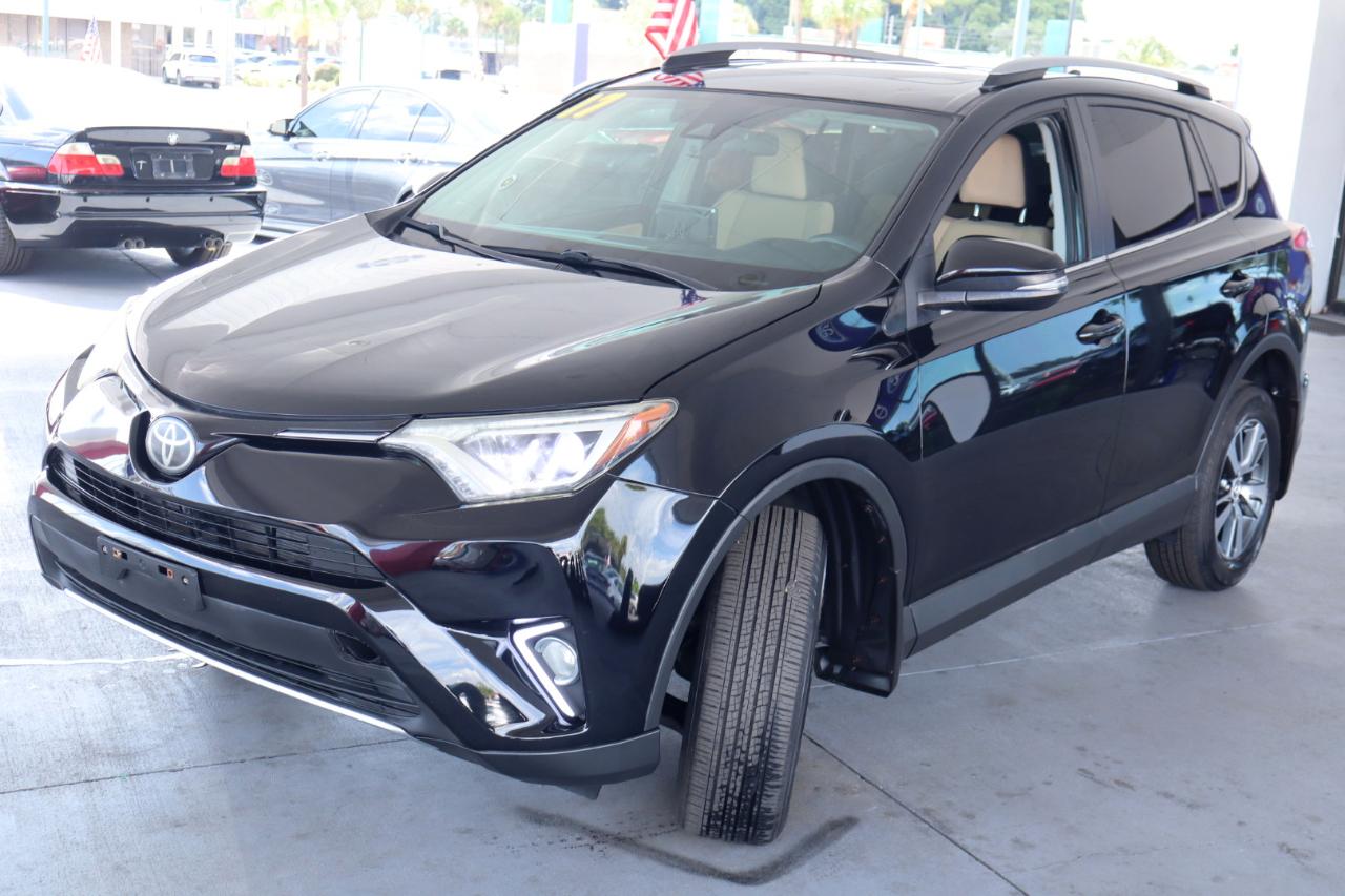 Toyota RAV4 XLE AWD (Natl) 2017