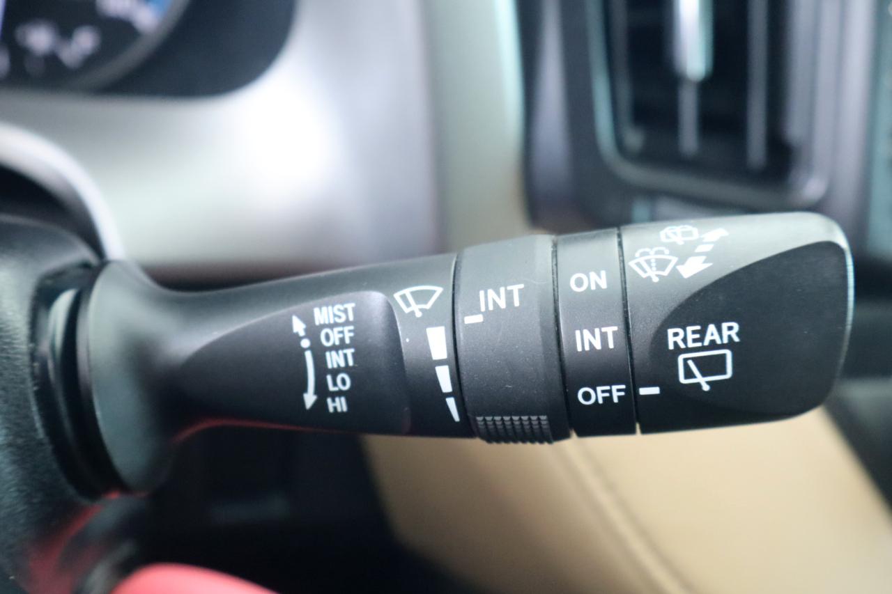 Toyota RAV4 XLE AWD (Natl) 2017