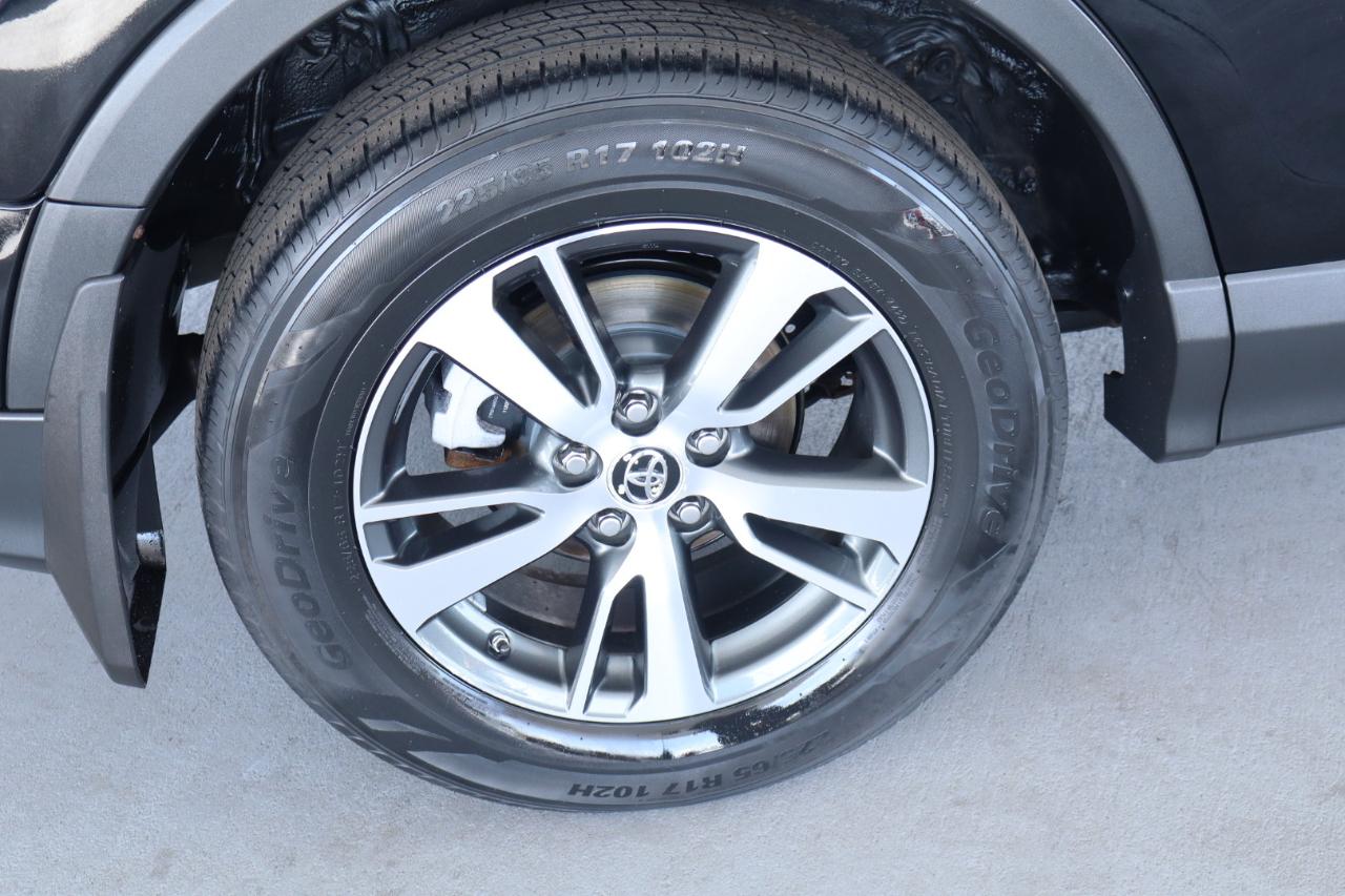 Toyota RAV4 XLE AWD (Natl) 2017