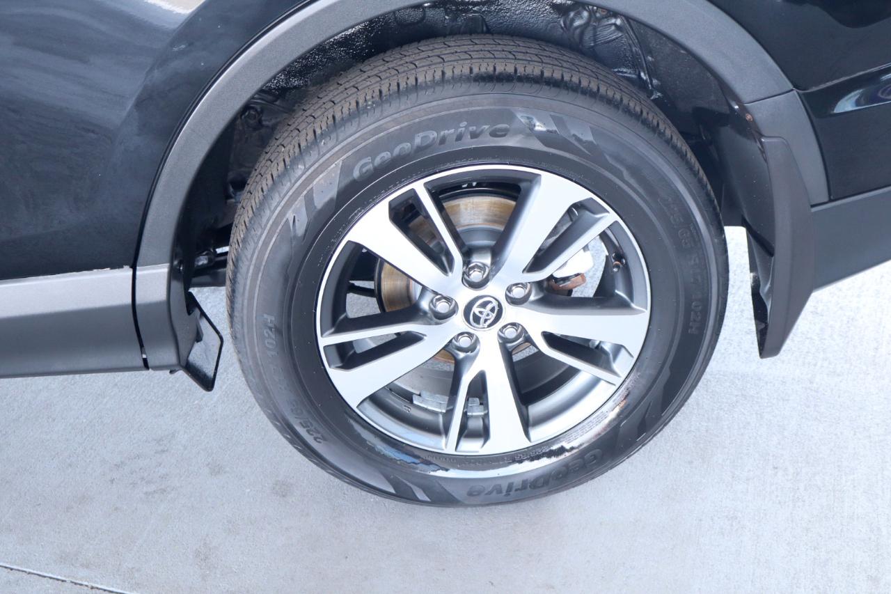 Toyota RAV4 XLE AWD (Natl) 2017