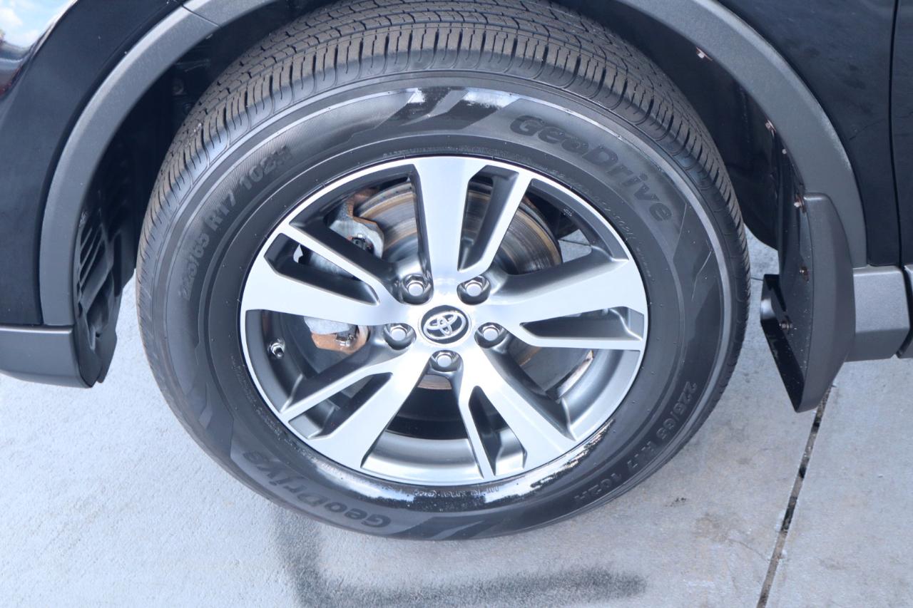 Toyota RAV4 XLE AWD (Natl) 2017