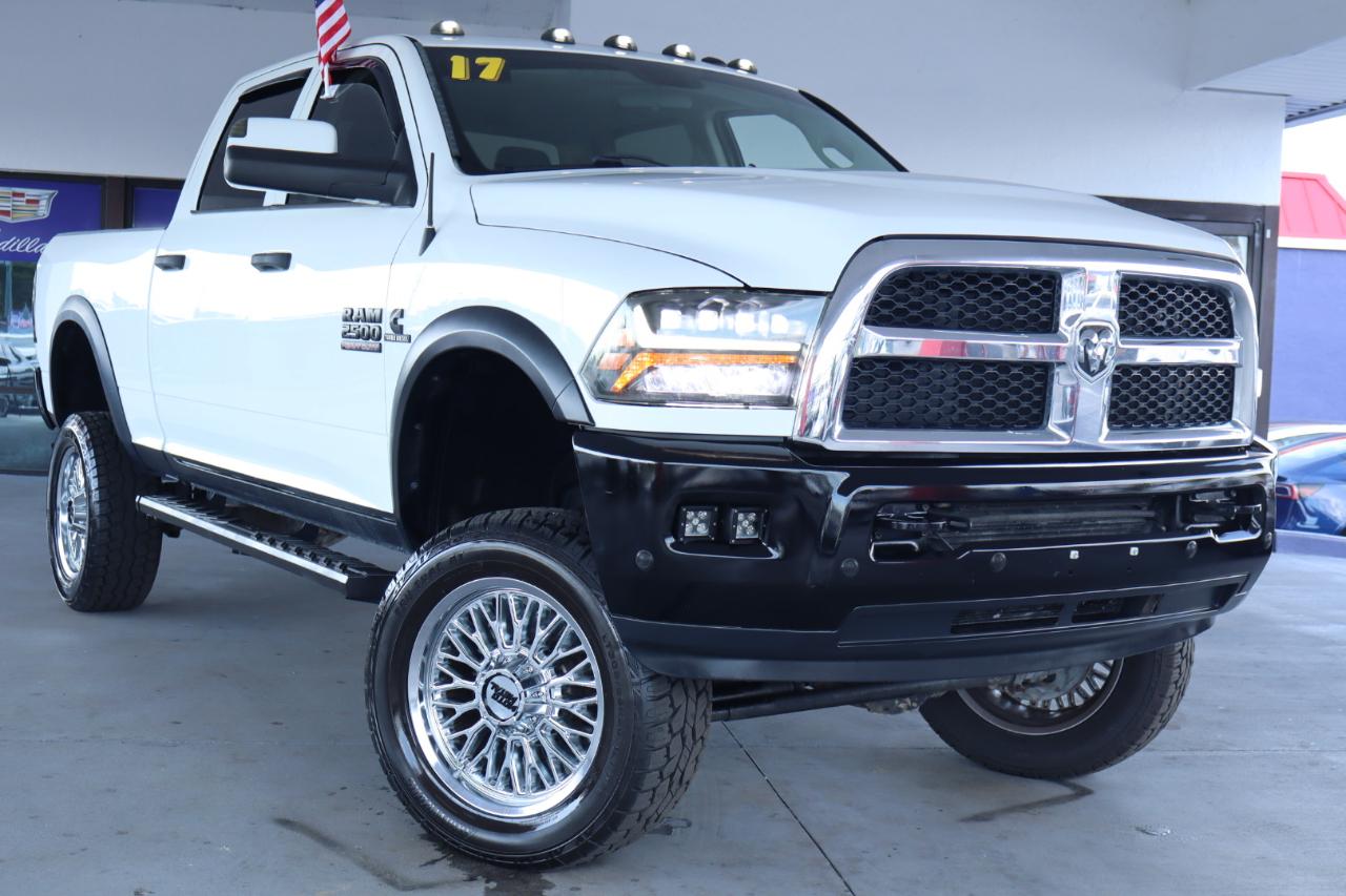 RAM 2500 Tradesman 4x4 Crew Cab 6'4" Box 2017