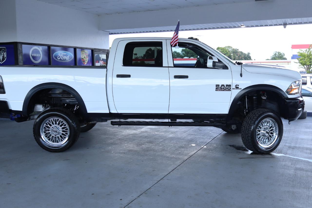 RAM 2500 Tradesman 4x4 Crew Cab 6'4" Box 2017
