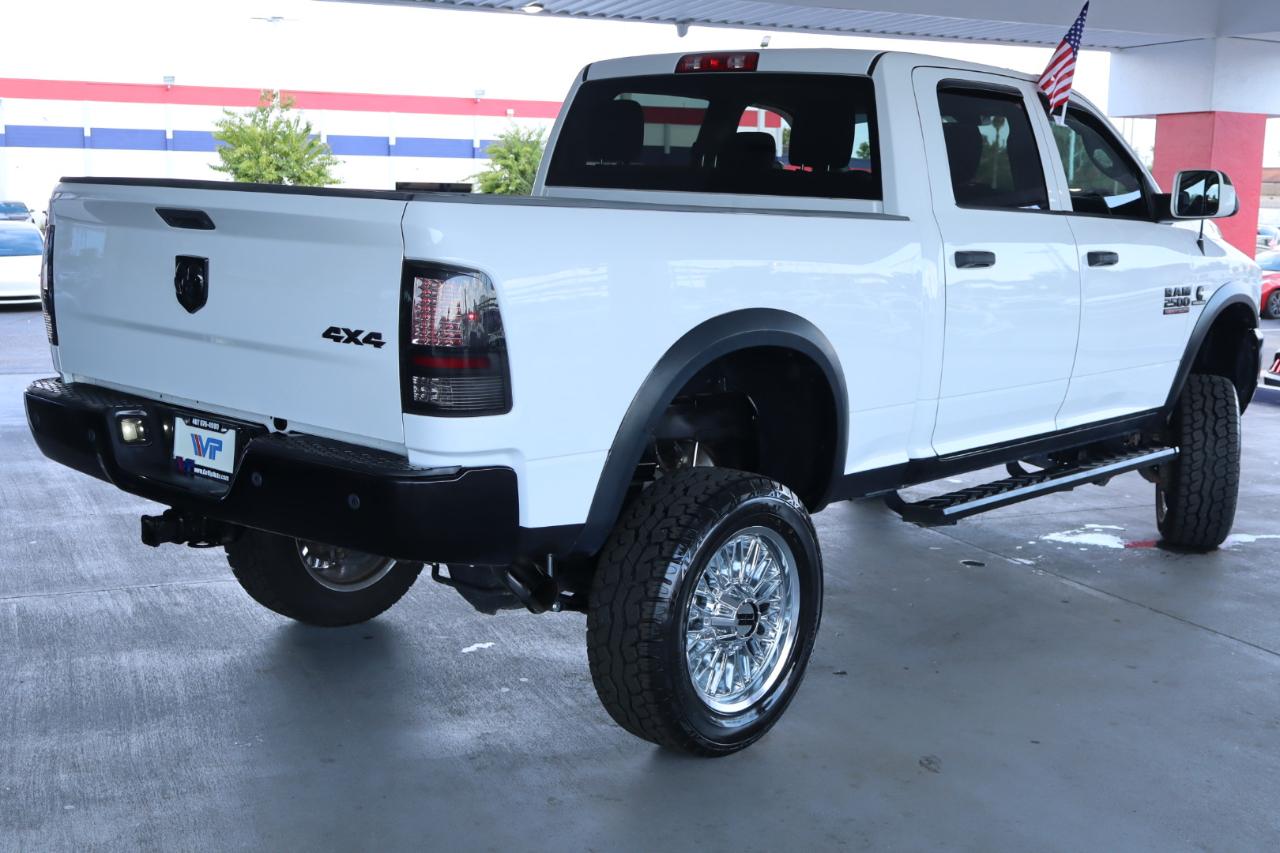 RAM 2500 Tradesman 4x4 Crew Cab 6'4" Box 2017