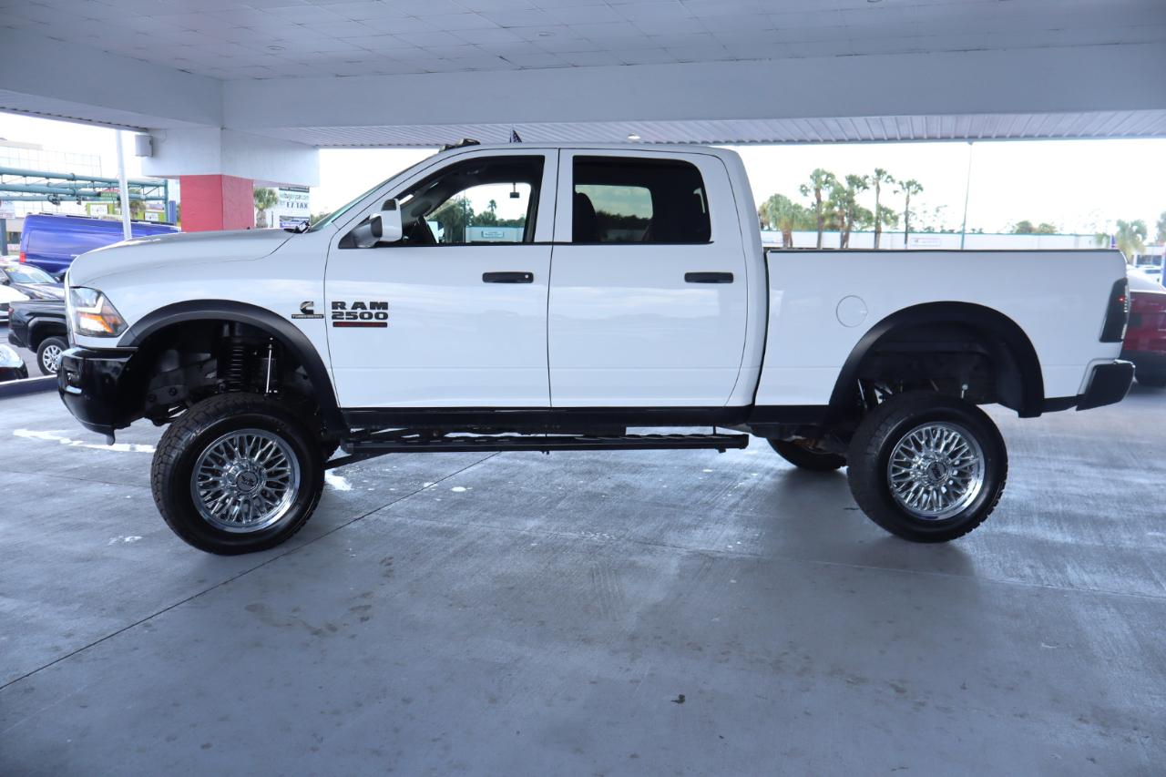 RAM 2500 Tradesman 4x4 Crew Cab 6'4" Box 2017