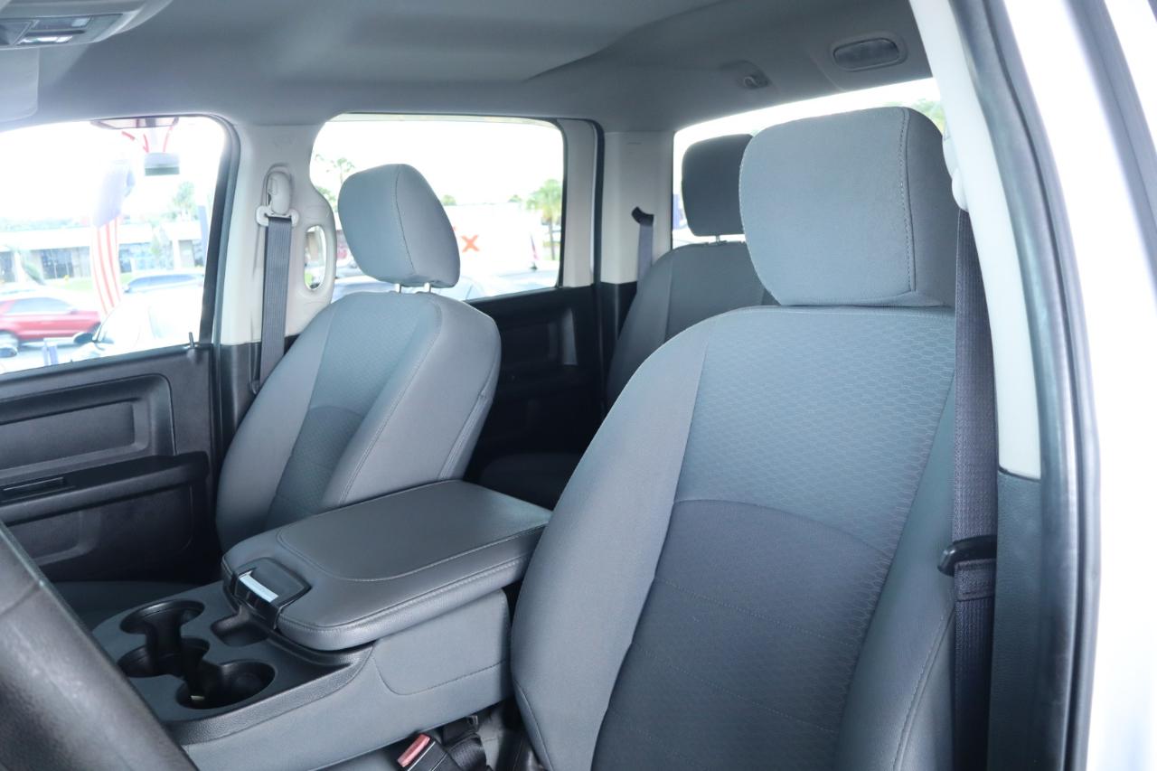 RAM 2500 Tradesman 4x4 Crew Cab 6'4" Box 2017