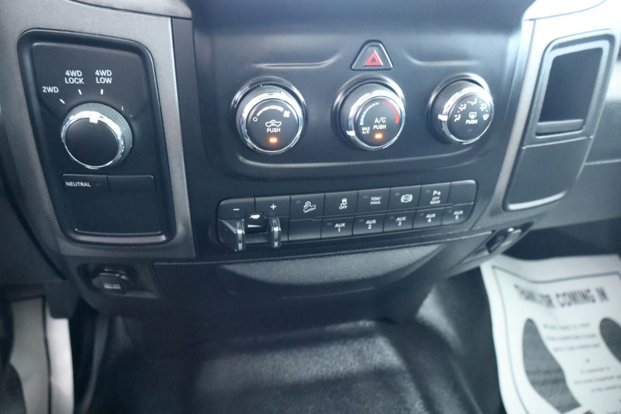 RAM 2500 Tradesman 4x4 Crew Cab 6'4" Box 2017