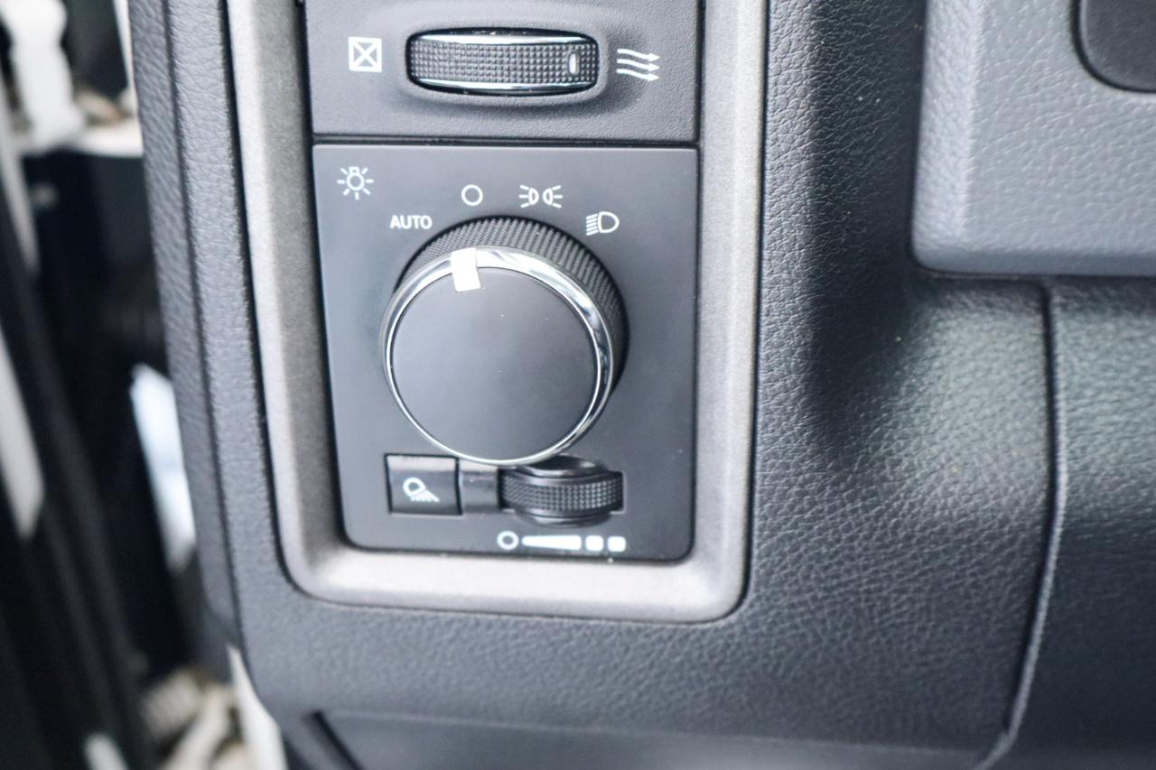 RAM 2500 Tradesman 4x4 Crew Cab 6'4" Box 2017