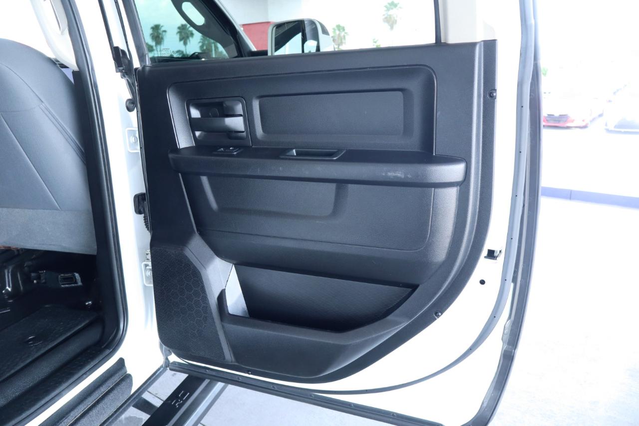 RAM 2500 Tradesman 4x4 Crew Cab 6'4" Box 2017