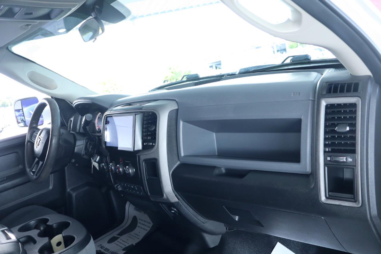 RAM 2500 Tradesman 4x4 Crew Cab 6'4" Box 2017