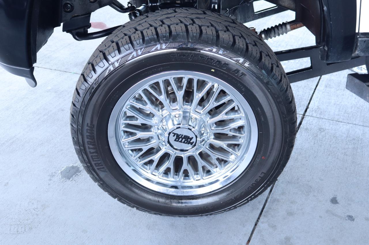 RAM 2500 Tradesman 4x4 Crew Cab 6'4" Box 2017