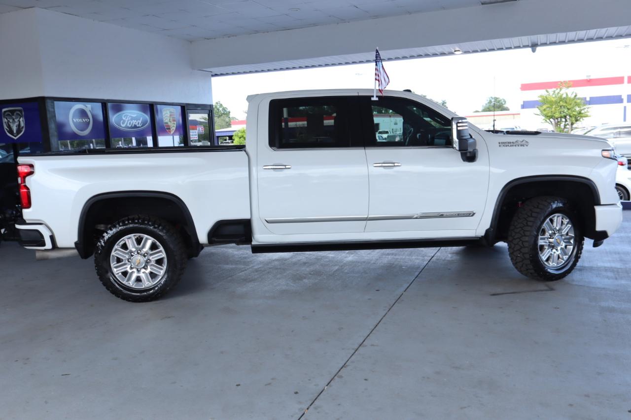 Chevrolet Silverado 2500HD 4WD Crew Cab 159" High Country 2024