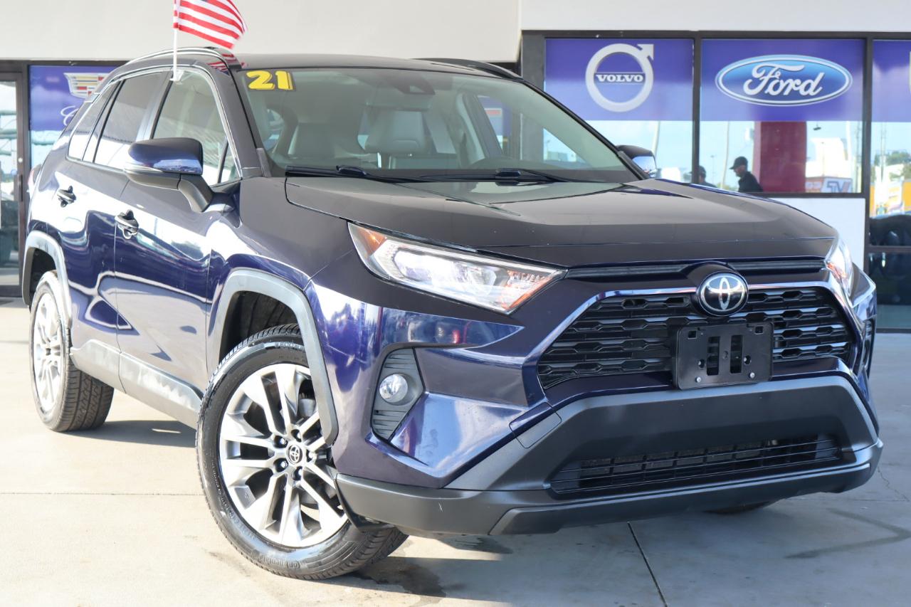 Toyota RAV4 XLE Premium FWD (Natl) 2021