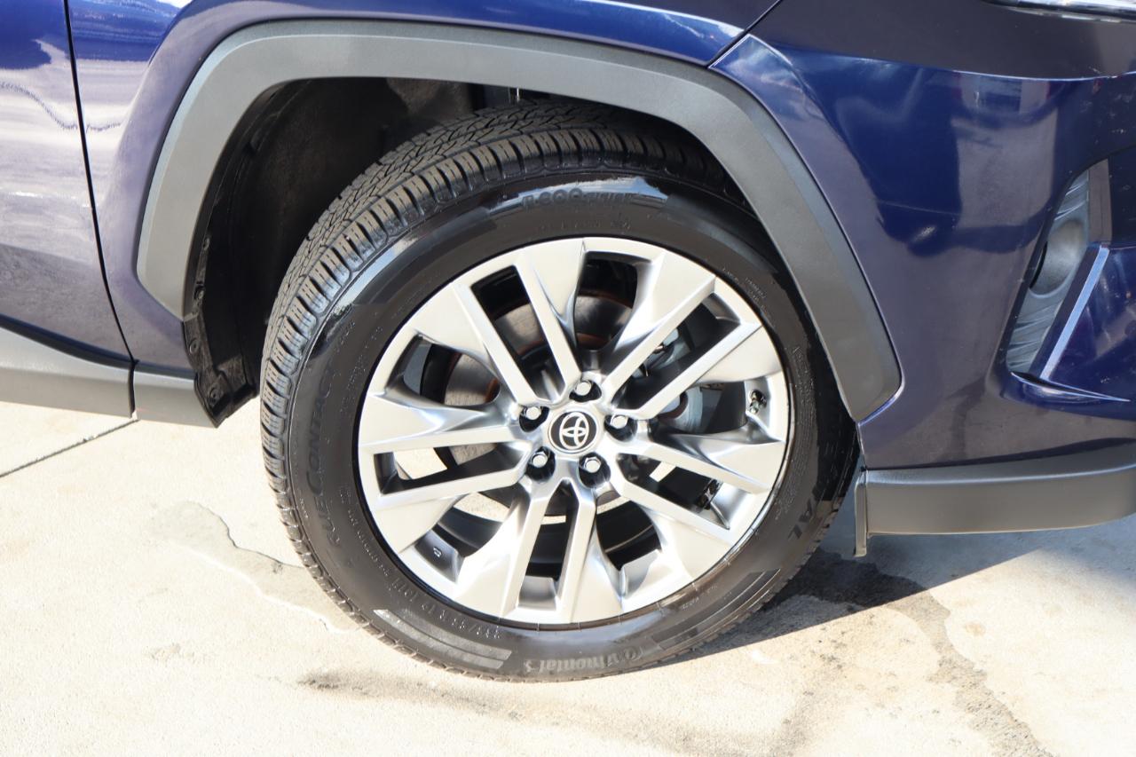 Toyota RAV4 XLE Premium FWD (Natl) 2021