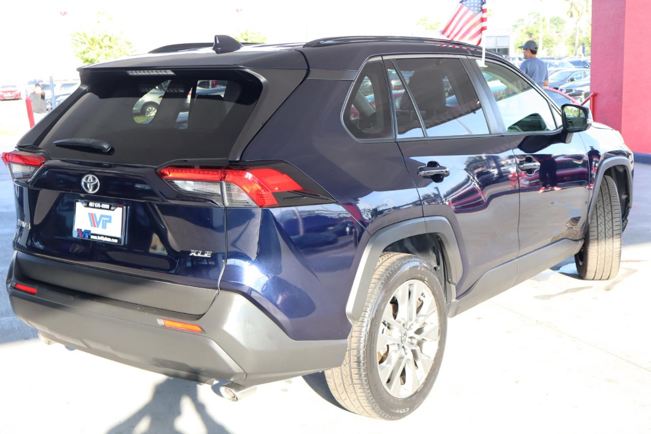 Toyota RAV4 XLE Premium FWD (Natl) 2021