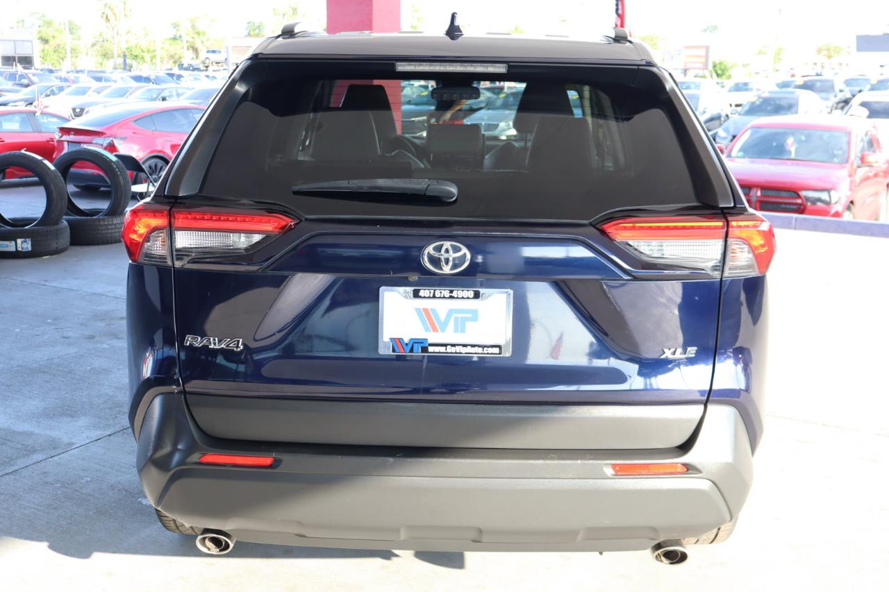 Toyota RAV4 XLE Premium FWD (Natl) 2021