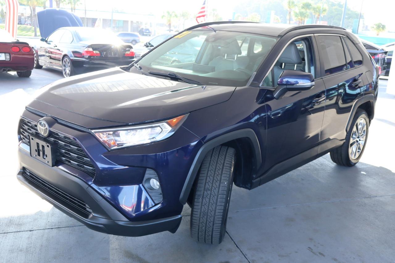 Toyota RAV4 XLE Premium FWD (Natl) 2021