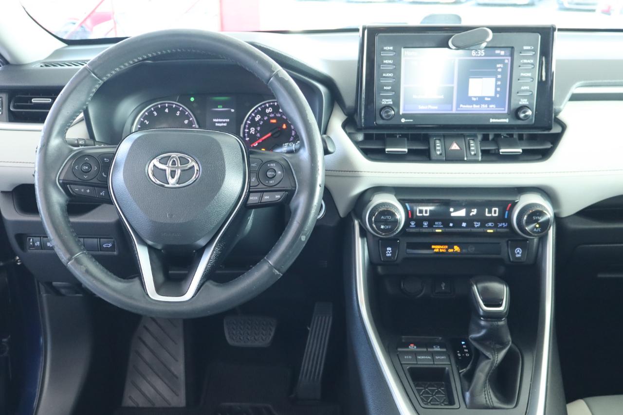 Toyota RAV4 XLE Premium FWD (Natl) 2021