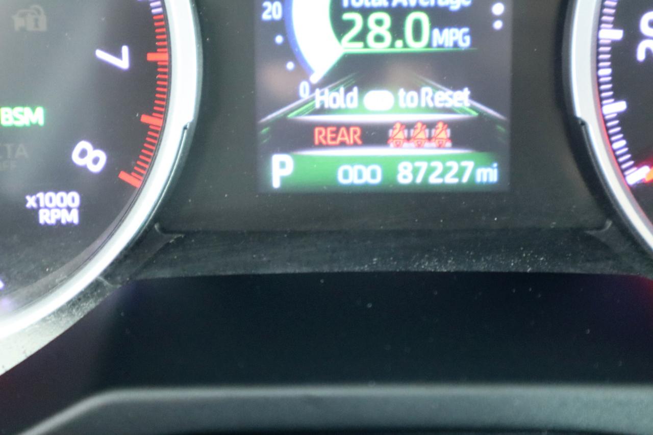 Toyota RAV4 XLE Premium FWD (Natl) 2021