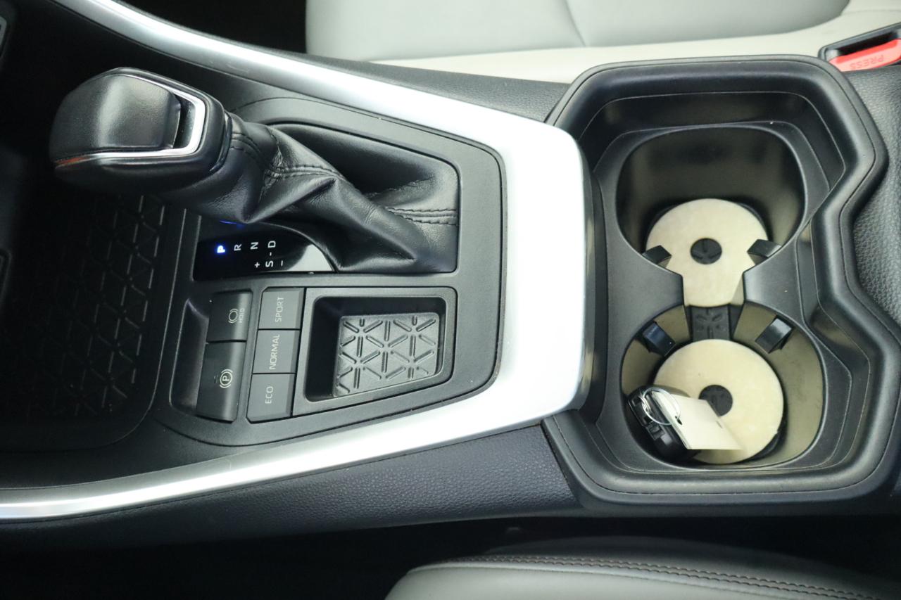 Toyota RAV4 XLE Premium FWD (Natl) 2021